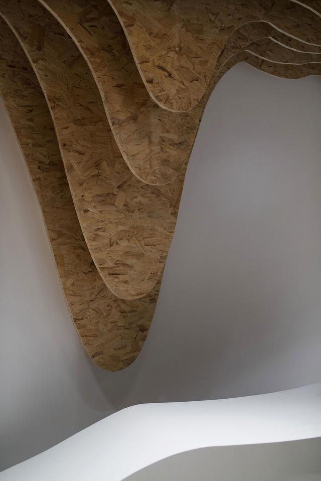 小辦公空間也能裝的高大上，在這上班一定很爽