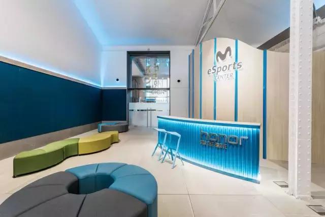 就喜歡這種天馬行空的藍，馬德里Movistar Riders辦公室設(shè)計