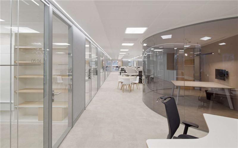 極簡風格辦公室設計，把純凈體現(xiàn)到較高程度！